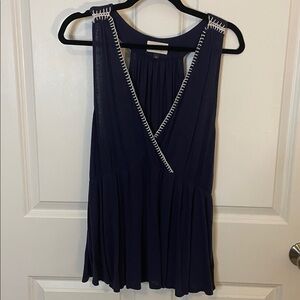 Universal Thread Navy Top with White Accents Women’s Large